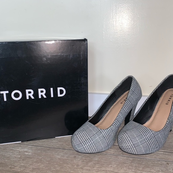 torrid Shoes - Torrid Size 10.5 WW Plaid Platform Pump.